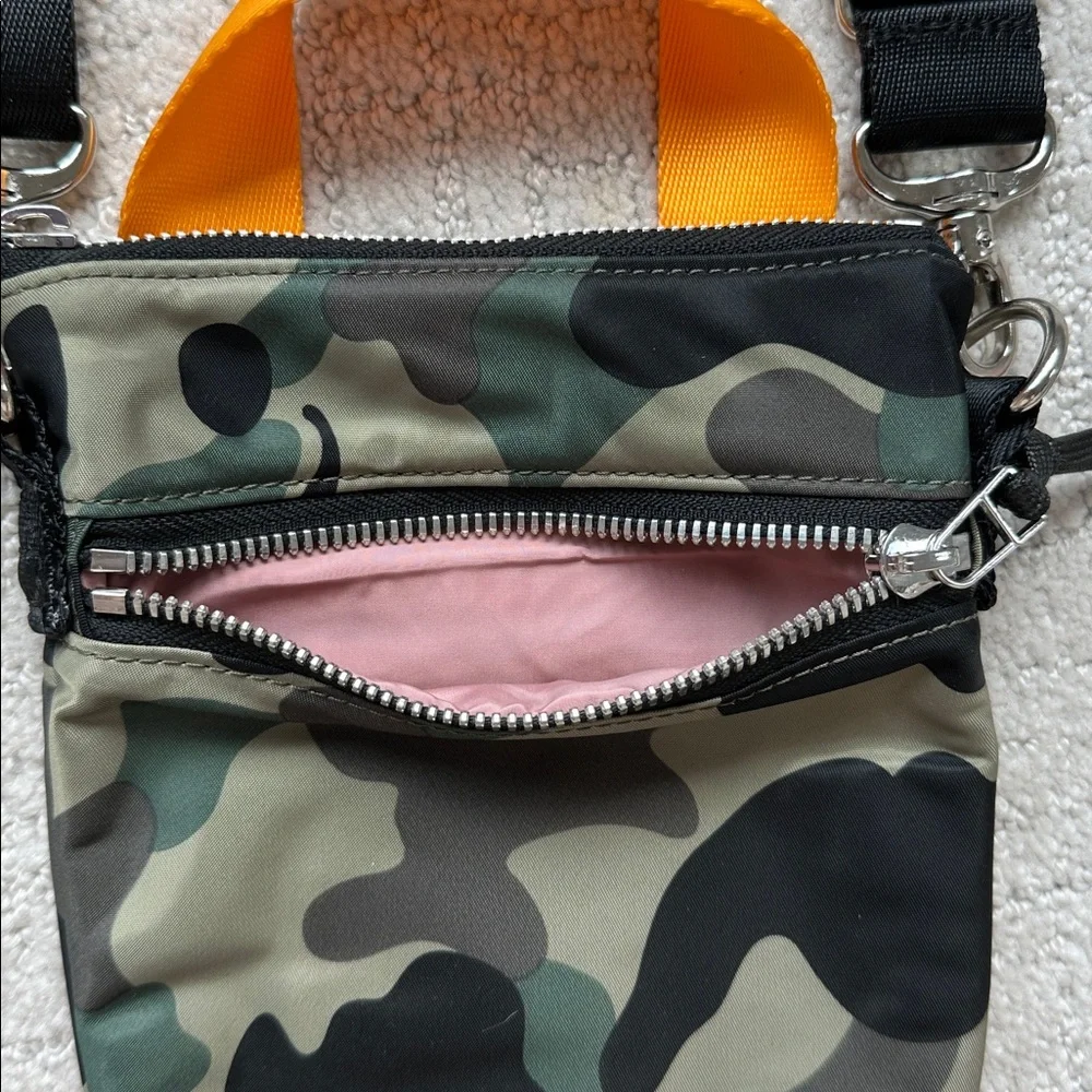 Shorty love Camouflage Crossbody Bag with Black Strap - Picture 4 of 5